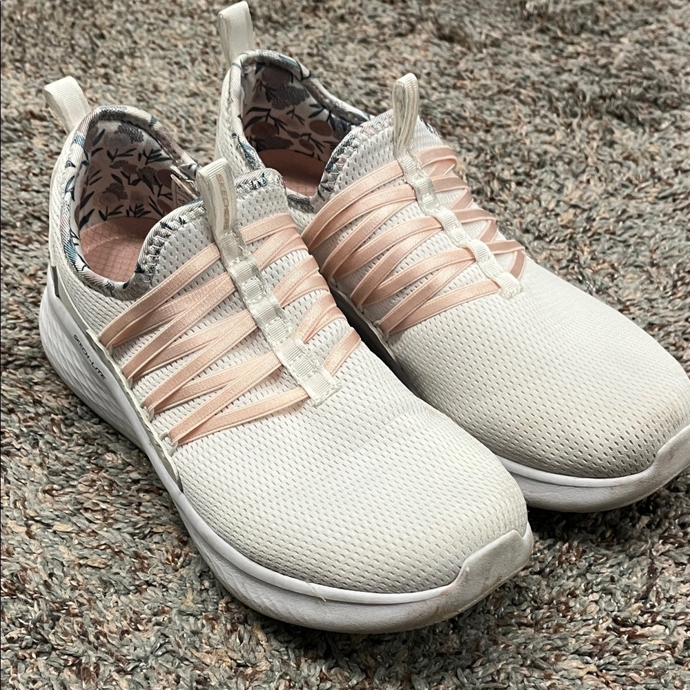 Skechers Women's White and Pink Sneakers